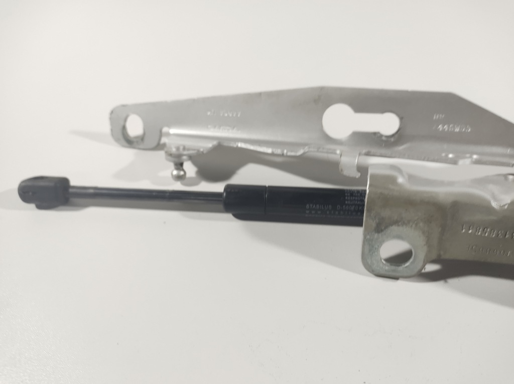 фото №10, Volvo v70 15r- петля капот правий