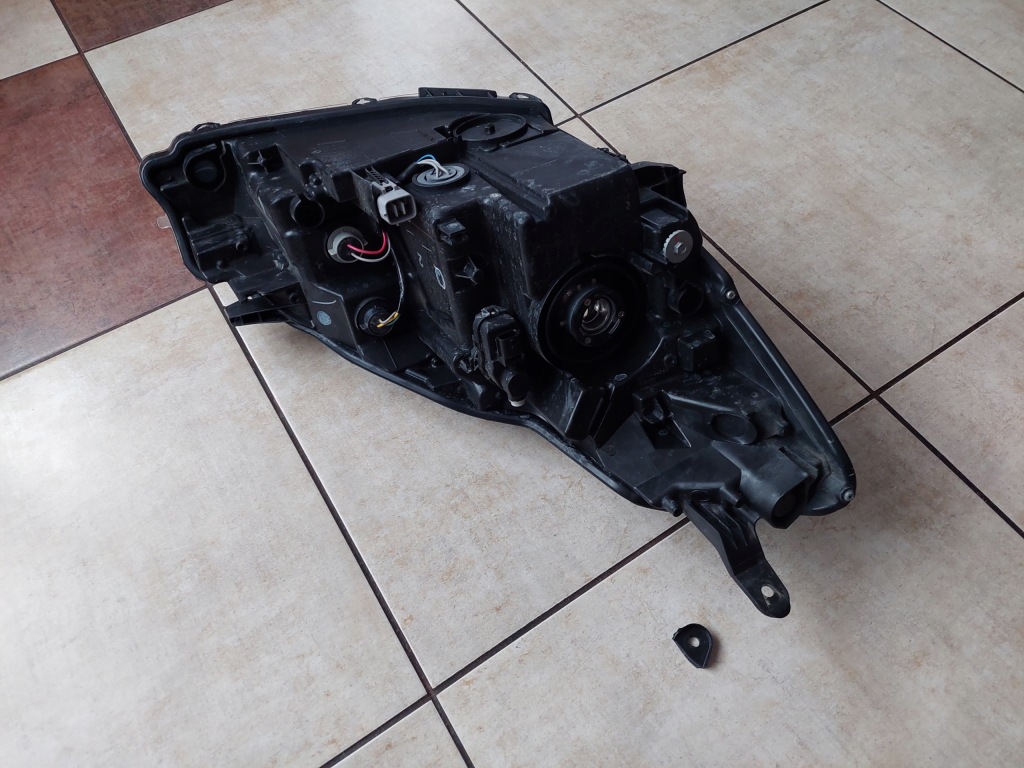 фото №5, Лампа левая - линза - toyota yaris iii - lift - 17-20