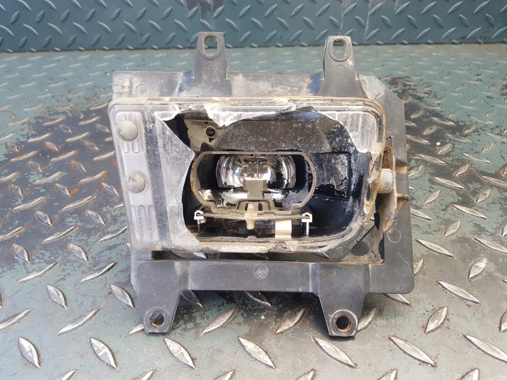 фото №1, Протитуманна фара лівий zkw кронштейн 1 386 033 bmw e30