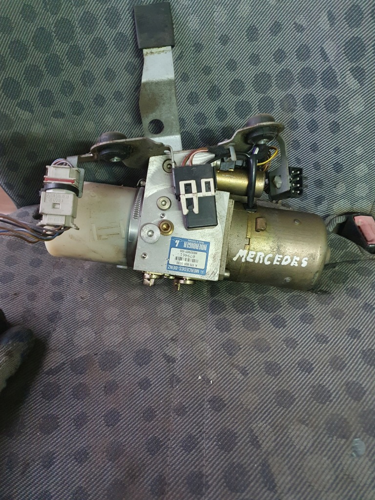 фото №1, Насос дах mercedes slk r170 a1708000030 europa