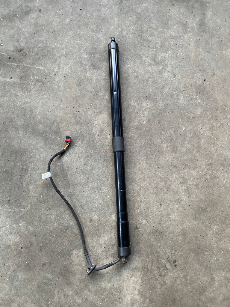 фото №1, Vw touareg 7p привід кришки 7p6827851d