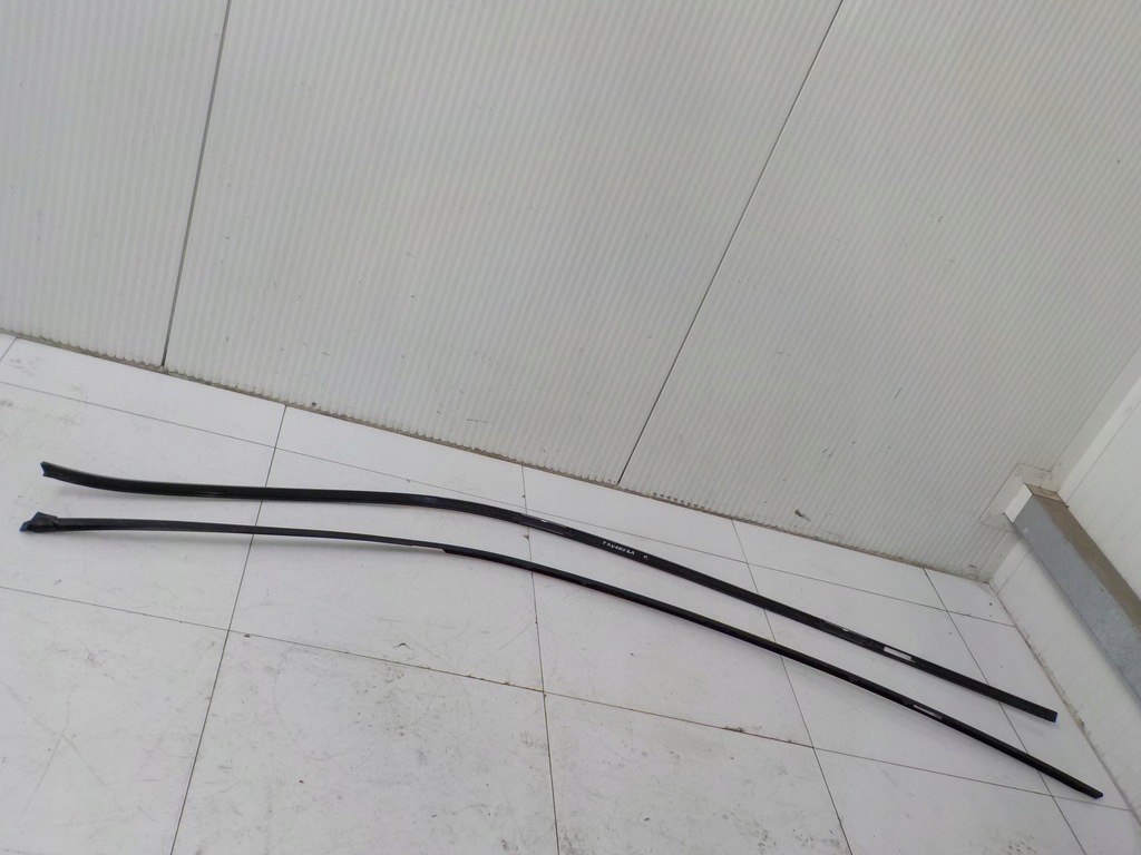 фото №7, Panamera 970 молдинг дахова права lm5s