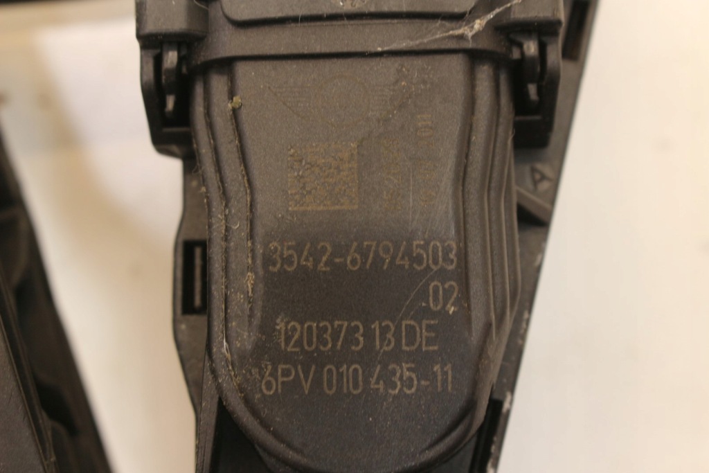 фото №8, Педаль газа потенциометр 12037313de 6794503 mini r60 eu 1.6 b