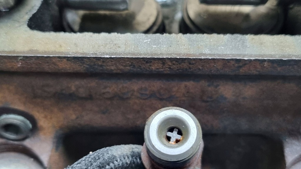 фото №9, Головка двигуна вал kpl 1s4q-6090-ab ford focus mk1 connect mk1 1,8tddi