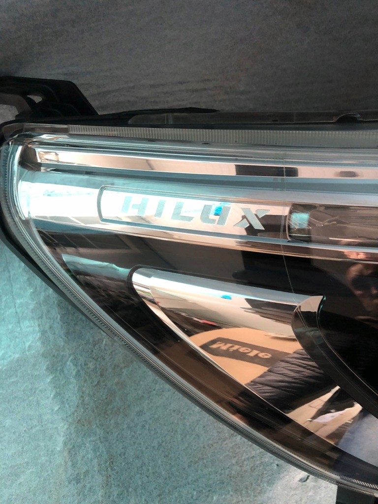 фото №2, Фара правий toyota hilux viii led