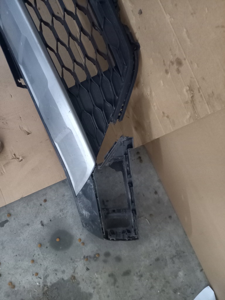 фото №2, Vw t-roc решётка накладка бампер перед