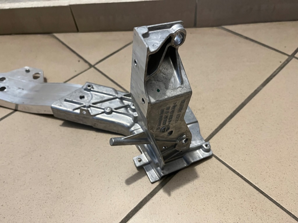 Mercedes glc w253 кронштейн поперечина отбойник wąs правый Киев