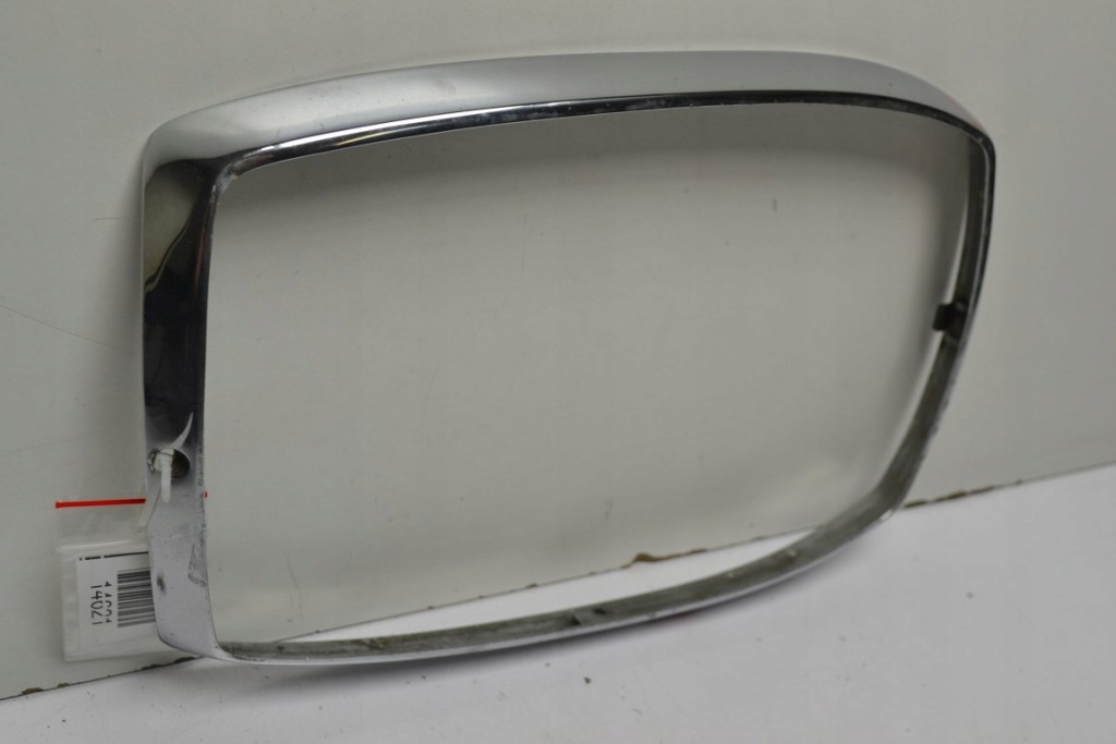 Mercedes w114 w115 рамка хром передньої лампи в Україні