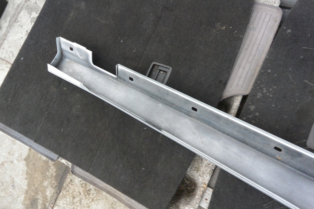 фото №12, Защита молдинг порог левая mercedes w212 775