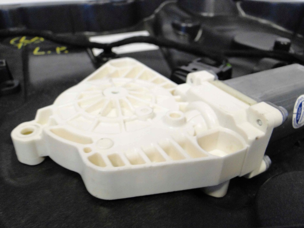 фото №10, Mercedes cla 117 вкладиш двері ліва передні замок