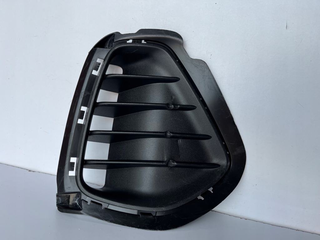 Купити Решітка бампера права перед hyundai i30