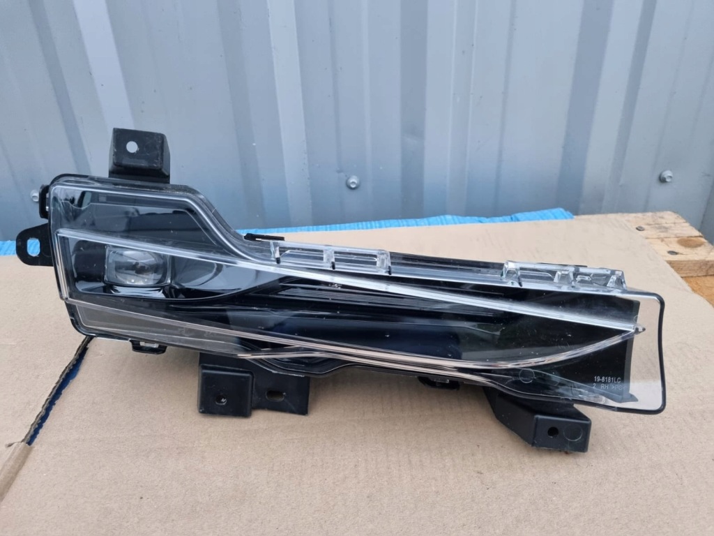 Купить Tesla 3 рестайлинг  y противотуманная фара правый led drl 1624798-00-a