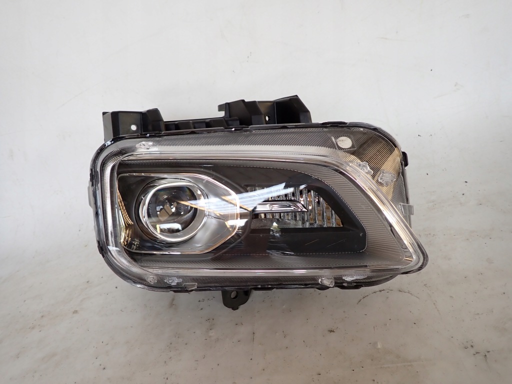 фото №1, Hyundai kona 17- лампа правая перед передняя full led 92102j9100