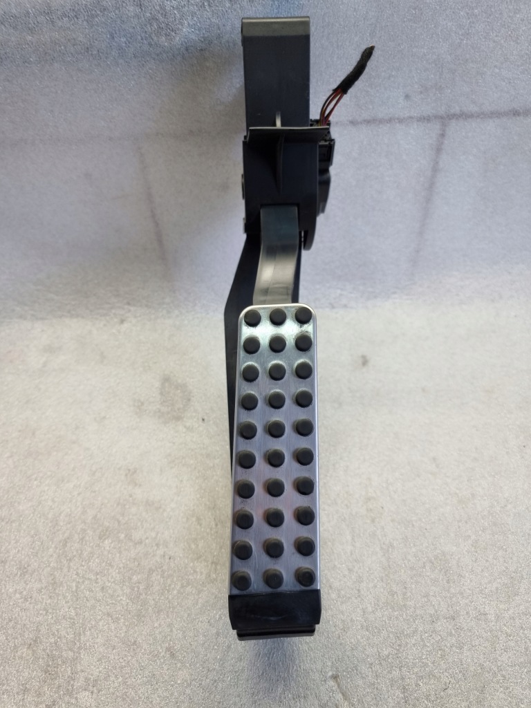 фото №2, Педаль газа потенциометр mercedes r171 a2033000604