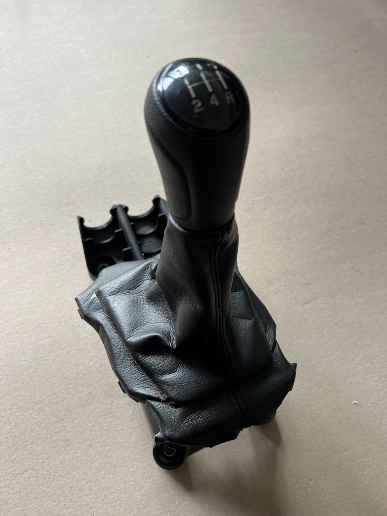 фото №1, Suzuki swift mk8 1.2b ручка переключения передач чехол домкрат