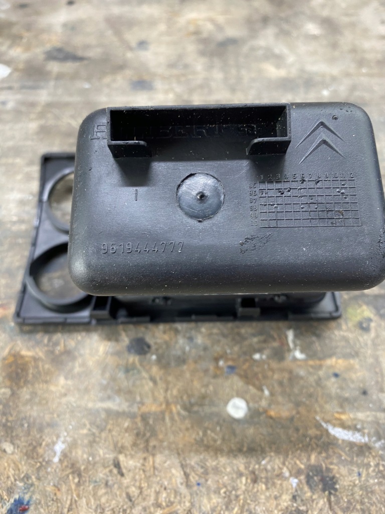 фото №2, Berlingo панель регулировки высоты света