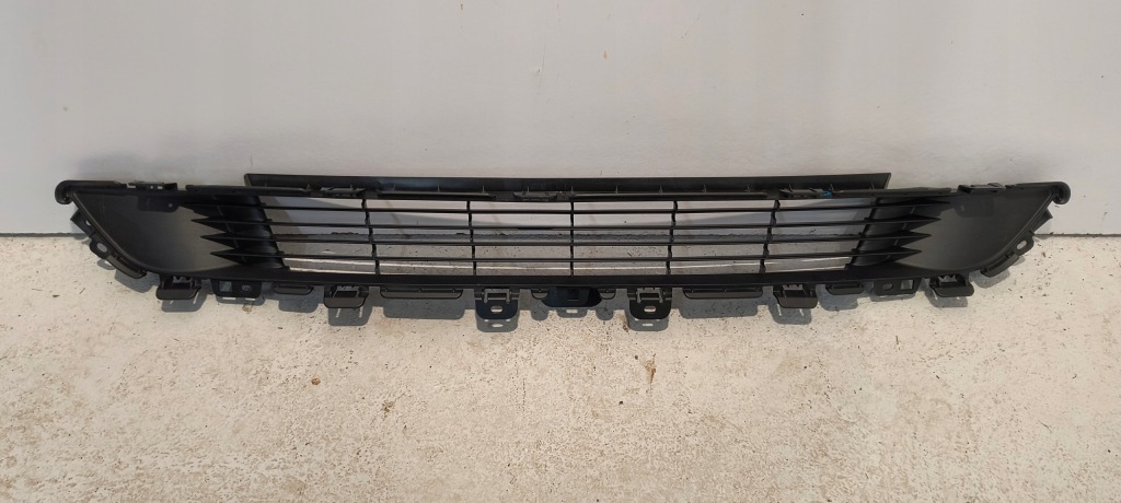 Купити Решітка бампера середня перед tesla model y