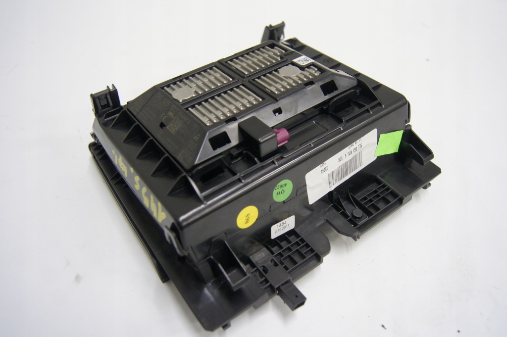 фото №11, Зарядное устройство рамка dekor телефона octavia iii lift kombi