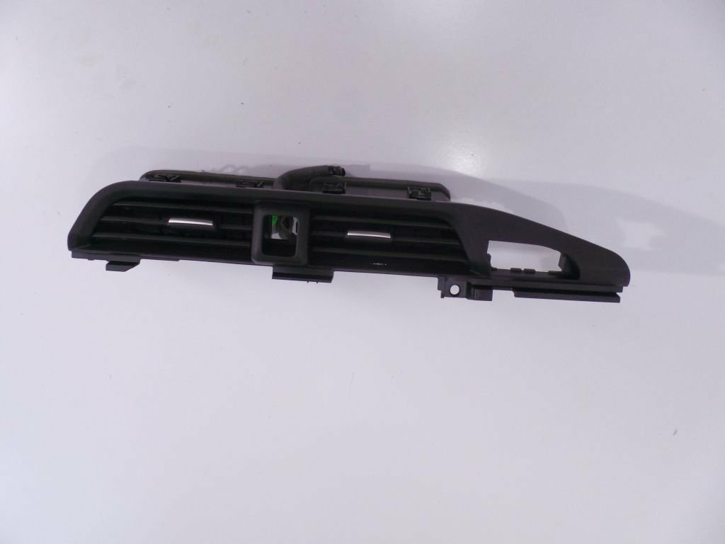 фото №1, Nissan micra k14 2018 решётка воздуховод консоли