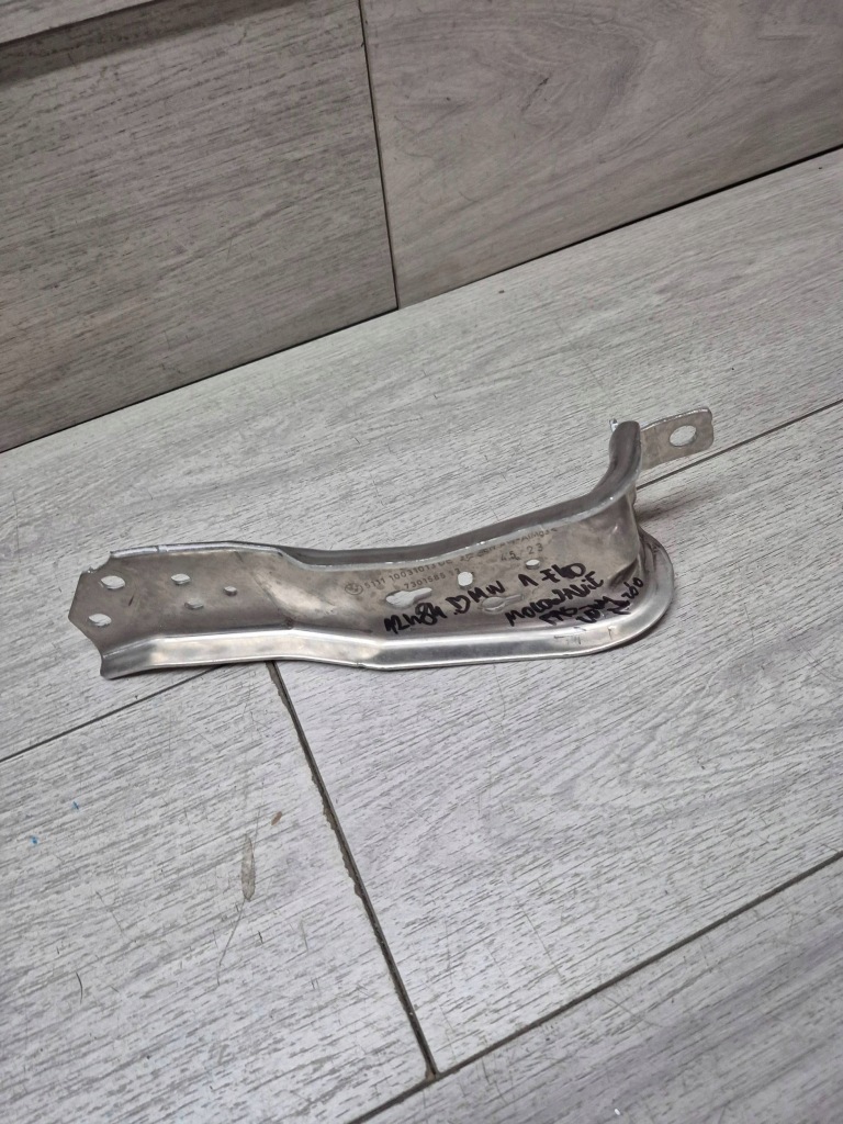 Купити 12484. bmw 1 f40 кронштейн ремінь ліве перед 7301585