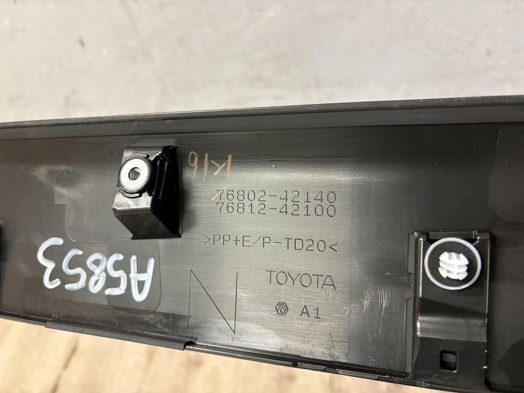 фото №9, Toyota rav4 v 19- молдинг нижняя крышки задняя багажника 76802-42140 rav4 v 19-