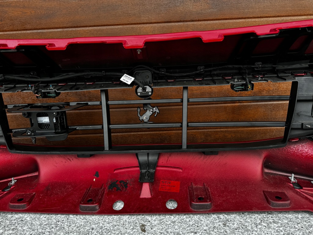 Ferrari portofino m рестайлинг  бампер передний оригинальный kompletny камера pdc Доставка