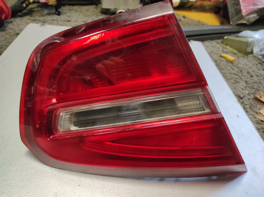 фото №1, Mercedes gla x156 лампа led левая задняя крышка багажника оригинал