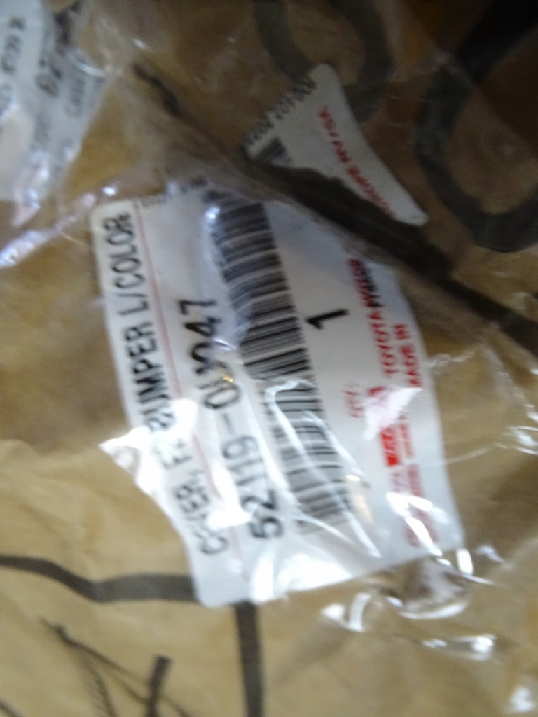 фото №6, Бампер перед передний toyota yaris hybrid новый оригинальный номер