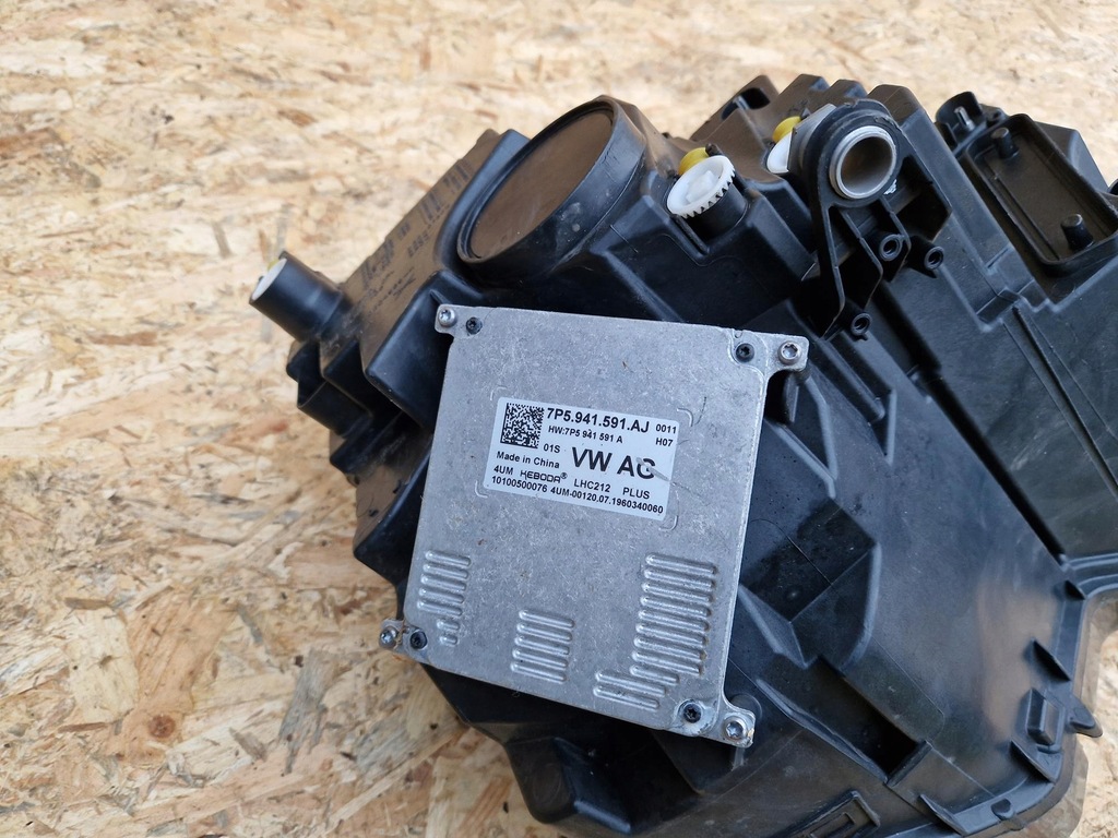 фото №8, Лампа правая перед skoda karoq 57b