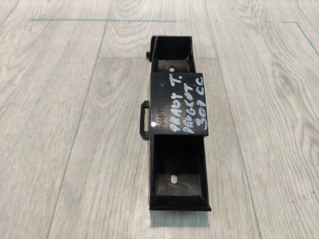 Peugeot 307 cc 2003-2008 кронштейн  бампера праві задній 9644915480 Зі Шроту