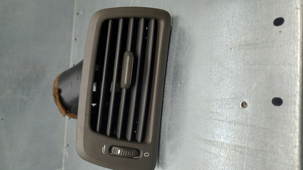 фото №1, Решётка обдув правая volvo v70 ii s60 00-07r