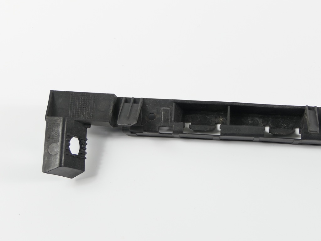 фото №8, Направляющая бампера задний задняя правый правая bmw 7 e65 01-08r. 5 дверь