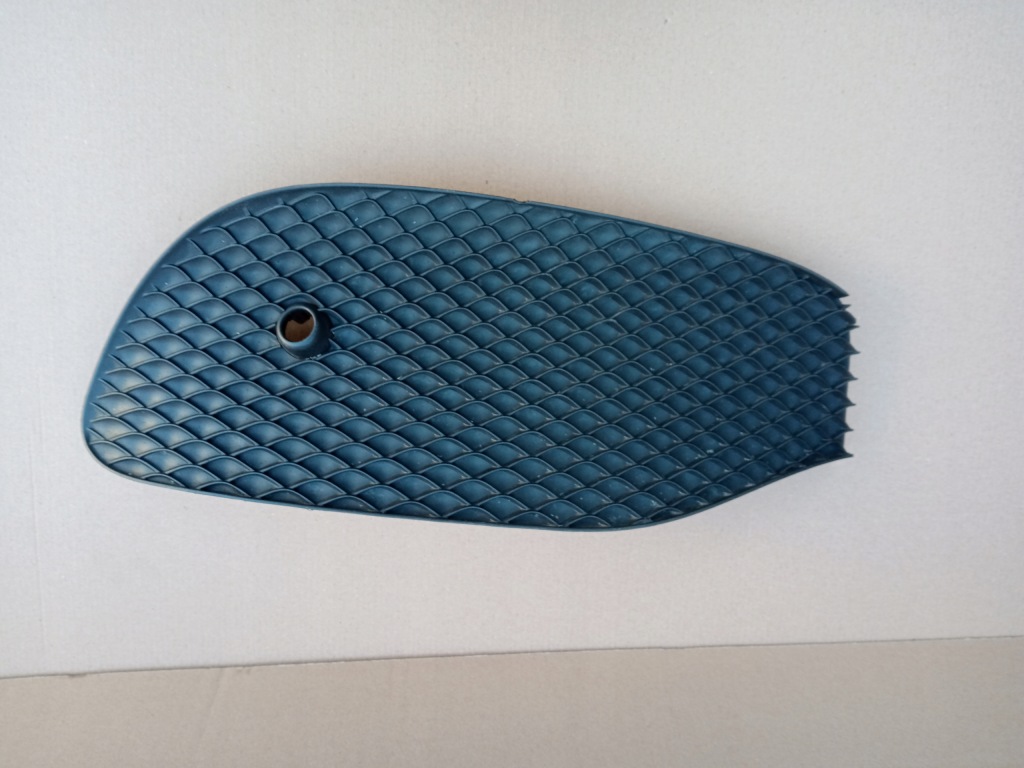 фото №1, Mercedes e-klasa w213 права решітка бампера перед