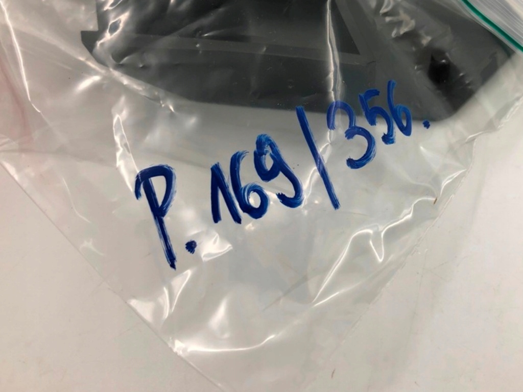 фото №12, Element кріпильний бампер правий перед пластиковий 1084170-00-b tesla 3 2017-