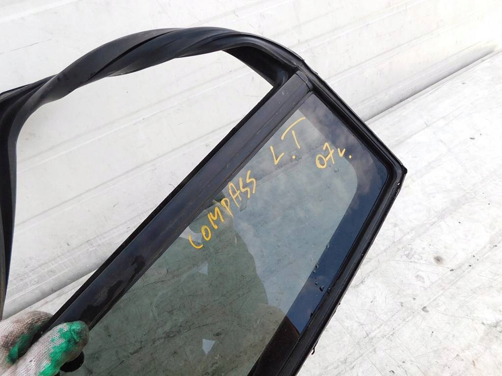 фото №3, Jeep compass i 2007r скло двері лівий задня