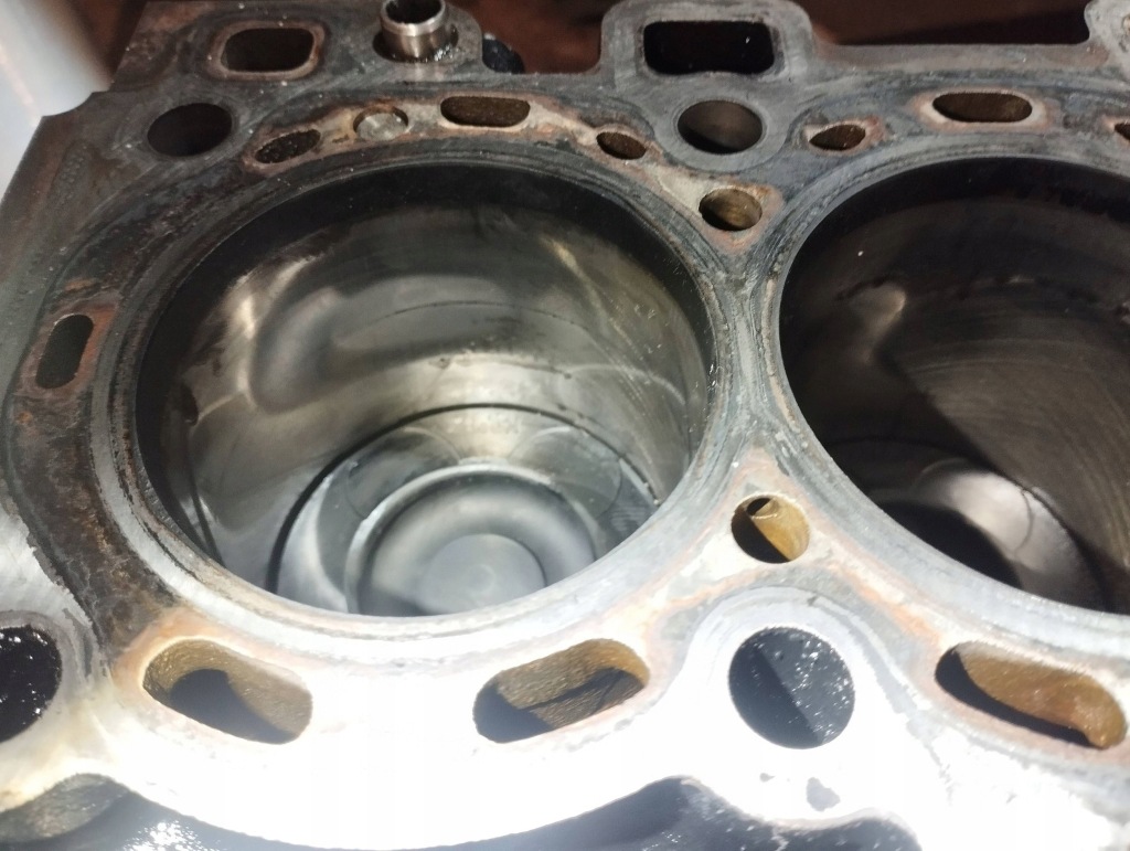 Блок двигателя низ  поршни ssangyong tivoli 1.6d e-xdi d16dtf Оригинал