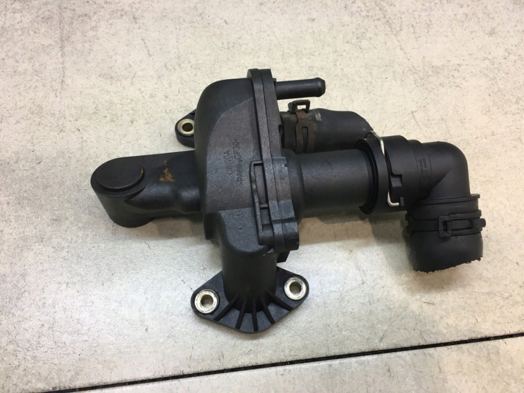 фото №1, Корпус термостата discovery iii 2.7 td 4h2q8592bf