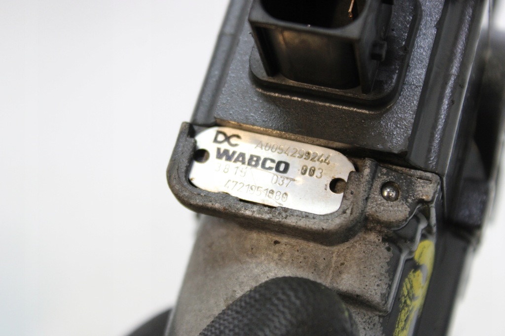 фото №8, Клапан тиску mercedes actros mp4 a0054299244 wabco