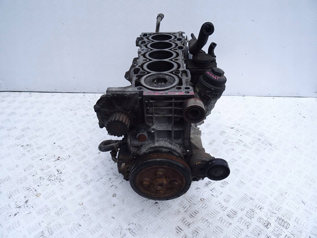 фото №7, Блок двигателя volvo c70 ii v50 s40 c30 2.4 d5 d5244t