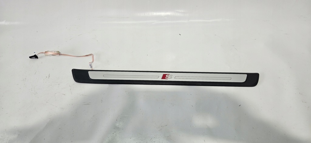 Купить Порог молдинг внутренняя audi a3 8v4 правая перед s-line подсвеченная