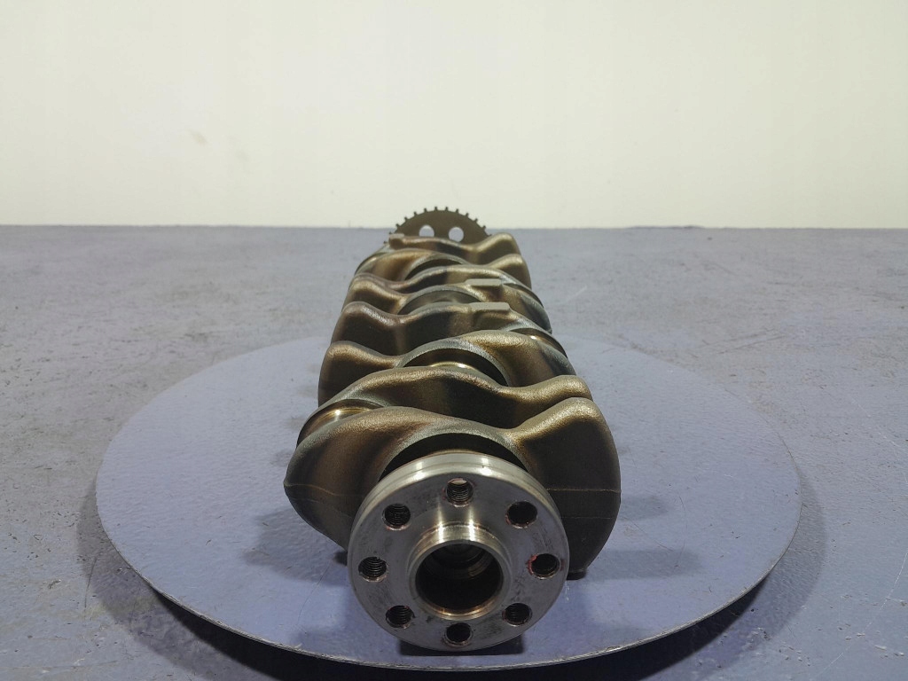 Toyota auris 2 рестайлинг  1.8 hyb 136 km 2zrfxe wał коленчатый Оригинал