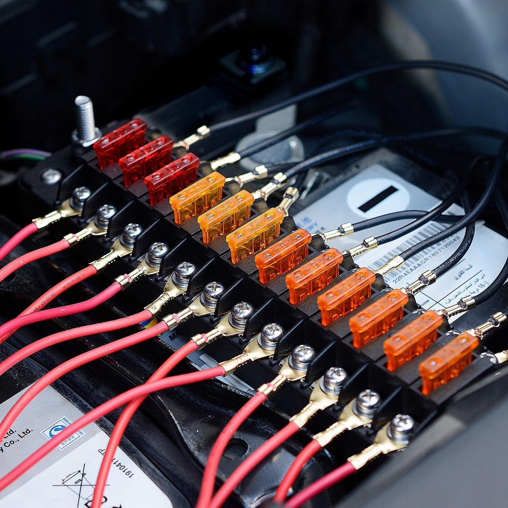 фото №10, Коробка запобіжників univalx12 роз'єм корпус