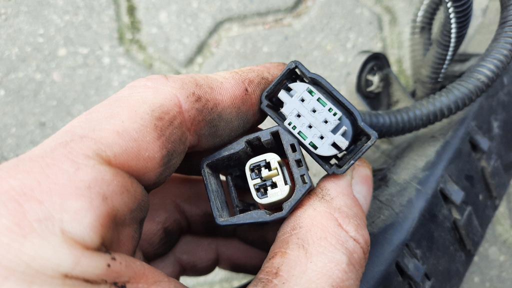 фото №9, Електропроводка відсік двигуна 30667431 volvo v70 ii 2.4b 140km b5244s