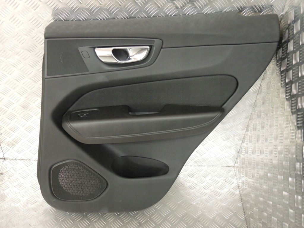 фото №1, Обшивка оббивка правий задня volvo xc60 ii v426