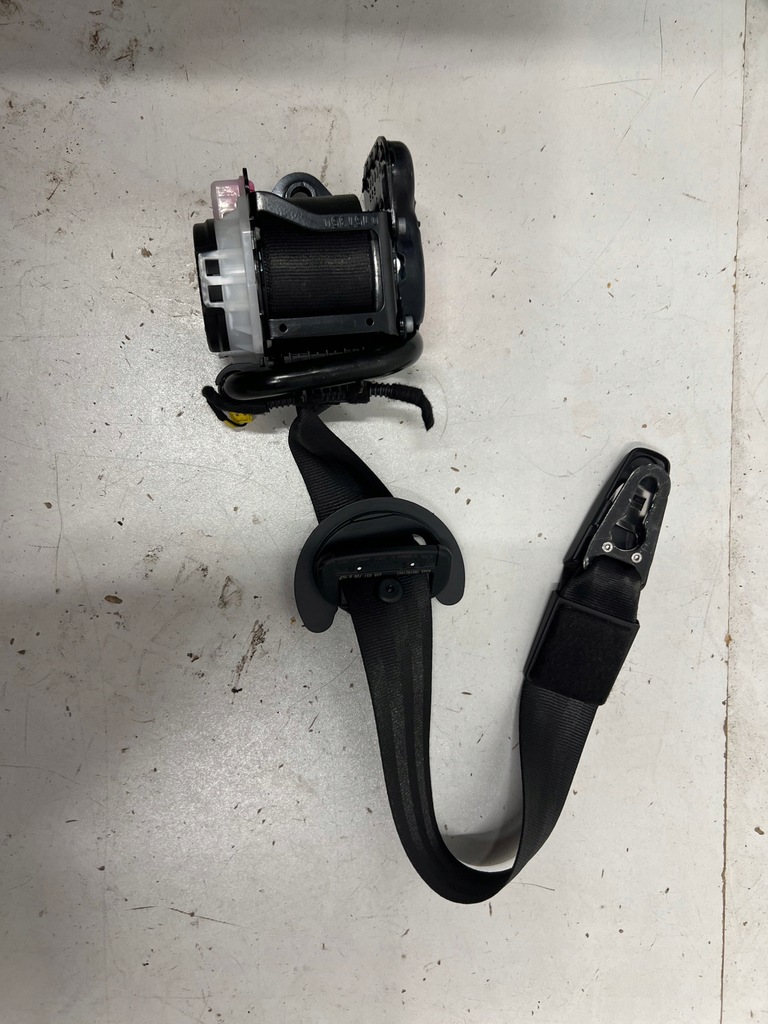 фото №5, Porsche macan pas безопасности задняя rh 95b857706b