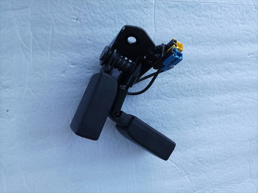 фото №1, Клипса поперечина середина mercedes-benz оригинальный номер a1768600469