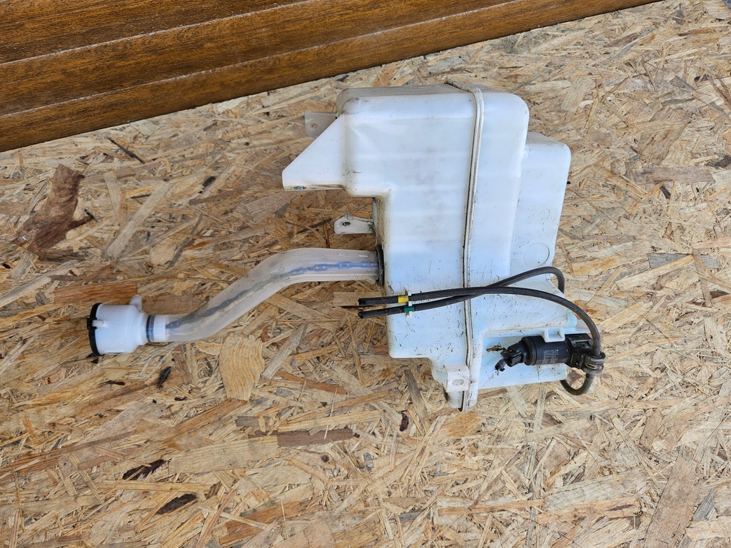 фото №4, Toyota prius iv 16- бачок омывателя