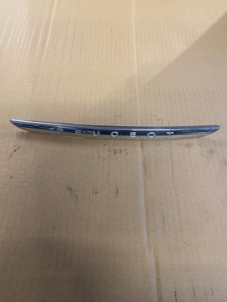 фото №1, Peugeot 208 эмблема хром крышки багажника 96738457vd