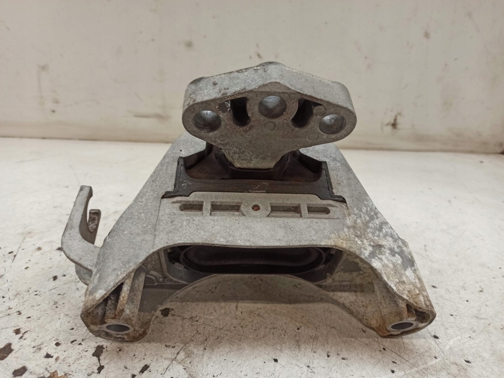 Opel astra j 1.4t кронштейн подушка двигуна 13248472 Ціна