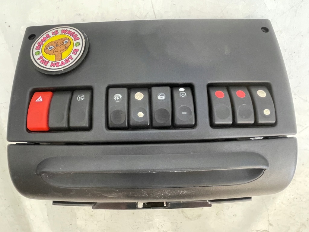 Купити Daf cf85 2006-2013 середній панель панелі приладової панелі 1304869